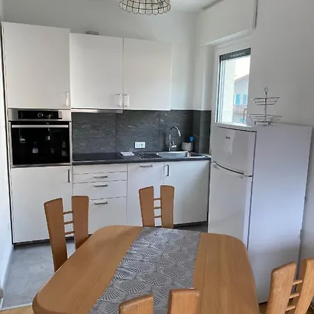 Del Conte A Merano, Con Piscina E Posto Auto, Leggere Attentamente Le Info O Chiamare Direttamente L'host!